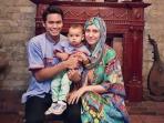 tontowi-ahmad-dan-keluarga_20160818_105742.jpg