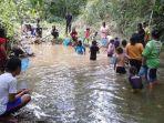 tradisi-manangguak-ikan.jpg