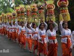 tradisi-mapeed-di-alas-kedaton-tabanan-selasa-1382019.jpg