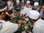 tradisi-megibung-saat-bulan-ramadan-di-kepaon.jpg
