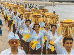 tradisi-perayaan-hari-raya-nyepi-di-bali-upacara-melasti.jpg