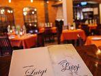 Restoran Ini Gunakan 'Hantu' untuk Disiplinkan Social Distancing Para Pelanggan