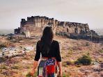 traveler-berkunjung-ke-tempat-wistaa-mehrangarh-fort-di-india.jpg