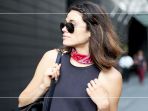 Tampil Modis dengan Scarf: Coba Tips Simple Pakai  Scarf Tanpa Peniti, Pas Buat Traveling