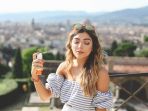 5 Beauty Item yang Bikin Makeup Traveling Awet, ada Base Makeup hingga Waterproof Item
