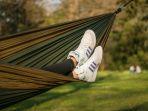 tren-sneakers-2021-ini-cocok-dipakai-untuk-traveling.jpg