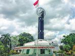 tugu-khatulistiwa.jpg