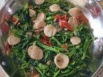 tumis-kangkung-saus-tiram-dengan-topping-bakso.jpg
