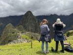 turis-mengunjungi-reruntuhan-inca-kuno-machu-picchu-di-lembah-urubamba-tujuh-puluh.jpg