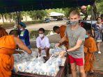 turis-rusia-yang-mendapat-pekerjaan-di-thailand.jpg