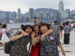 turis-turis-dari-daratan-china-mengunjungi-avenue-of-stars-di-tsim-sha-tsui.jpg