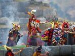 upacara-pemujaan-dewa-matahari-yang-diperagakan-kembali-lewat-festival-inti-raymi-di-peru.jpg
