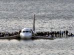 us-airways-penerbangan-1549-mengapung-di-sungai-hudson_20170517_104646.jpg