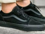vans-old-skool-black.jpg