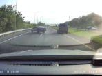 video-viral-di-tiktok-memperlihat-sebuah-mobil-ngebut-zig-zag.jpg