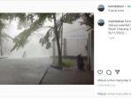 video-viral-memperlihatkan-hujan-deras-turun-mirip-air-terjun-terjadi-cikarang-timur-bekasi.jpg