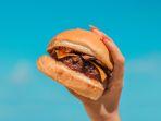 viral-restoran-burger-dapat-rating-tinggi-gegara-pelayan-yang-cantik.jpg