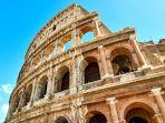 viral-seorang-turis-yang-mencoret-dinding-colosseum-roma.jpg
