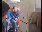 viral-video-detik-detik-pintu-darurat-pesawat-dibuka-sebelum-mendarat.jpg