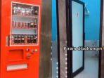 viral-video-pintu-kamar-mandi-di-sebuah-kafe-terbuat-dari-vending-machine-atau-mesin-jual-otomatis.jpg