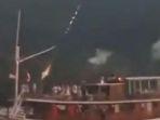viral-wisatawan-sailing-nyalakan-petasan-di-pulau-kalong.jpg
