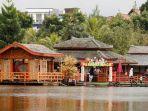 wahana-naik-perahu-naga-di-floating-market-lembang-bandung-barat-jawa-barat.jpg