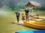 wahana-naik-rakit-dan-perahu-di-taman-herbal-insani-depok.jpg