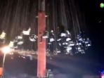OMG! Video Mengerikan Ini Rekam Detik-detik Sebuah Wahana Ontang-anting Rubuh, 9 Orang Terluka!
