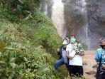 wakil-bupati-garut-helmi-budiman-saat-mengunjungi-curug-cibadak.jpg