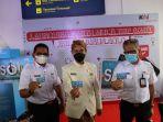 wali-kota-solo-gibran-rakabuming-bersama-direktur-utama-kai-commuter-mukti-jauhari-saat-peluncuran.jpg