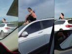 wanita-diatas-mobil_20170625_223902.jpg