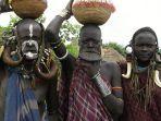 wanita-suku-mursi.jpg