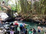 warga-memenuhi-wisata-air-blue-lagoon-di-widodomartani-ngemplak-pada-minggu-05052019.jpg