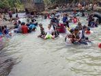 warga-saat-bermain-di-waterpark-alam-aliran-sungai-cidadap-cibulaklak.jpg