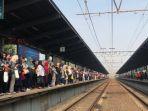 warganet-keluhkan-perubahan-jadwal-krl.jpg