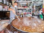 wattana-panich-satu-tempat-makan-di-bangkok-thailand-yang-terkenal-dengan-kuliner-lokal-terbaik.jpg