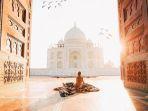 wisatawan-berfoto-di-depan-taj-mahal.jpg