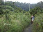 wisatawan-berlibur-di-bukit-campuhan-gianyar-bali.jpg