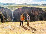 wisatawan-di-air-terjun-maletsunyane-lesotho.jpg