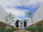 wisatawan-glamping-rumah-atsiri.jpg