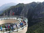 wisatawan-kunjungi-yuanduan-tempat-wisata-di-chongqing-china.jpg