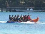 wisatawan-lokal-banana-boat-di-Kepulauan-Dolphin-Pulau-Harapan-Kepulauan-Seribu-Jakarta.jpg
