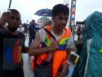 wisatawan-penumpang-kapal-yang-berhasil-diselamatkan-tiba-di-pelabuhan-labuan-bajo.jpg
