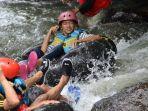 wisatawan-saat-menikmati-wahana-wisata-river-tubing-watu-kapu.jpg