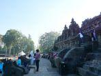 wisatawan-sudah-memadati-kawasan-candi-borobudur-sejak-pagi-sabtu-1372019.jpg