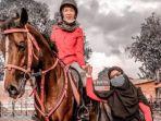wisatawan-yang-berkuda-di-biestro-indonesia-cafe.jpg