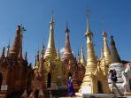 wisatawan-yang-mengunjungi-nyaung-ohak-di-myanmar.jpg