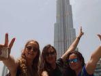 wisatawan-yang-sedang-foto-berlatar-burj-khalifa.jpg