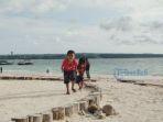 wisawatan-menikmati-suasana-sore-hari-di-pantai-kelan.jpg