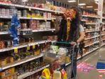 wni-pakai-topeng-leak-saat-belanja-di-supermarket.jpg